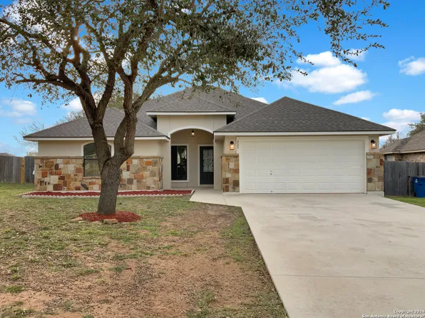 327 Bunker Hill St, Pleasanton, TX 78064