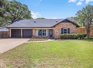 1144 Forest Oaks Ln, Hurst, TX 76053