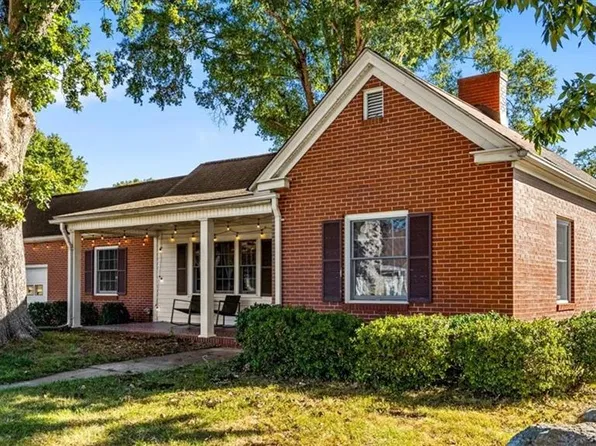 100 N Johnston St, Eden, NC 27288