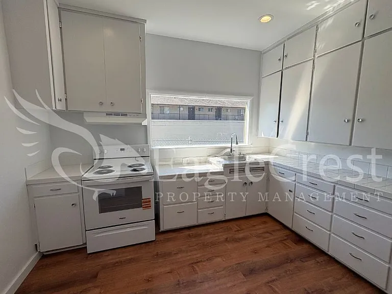 706 S College Ave — Photo 36