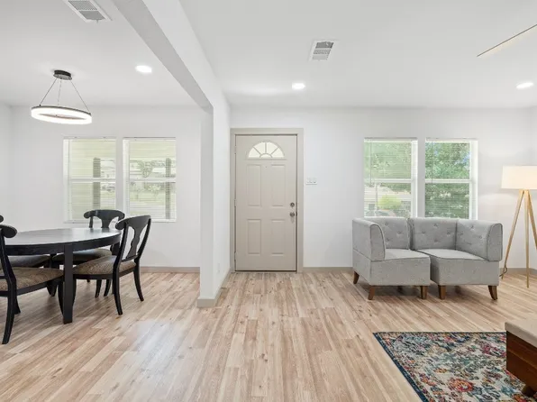4010 Huckleberry Cir, Dallas, TX 75216
