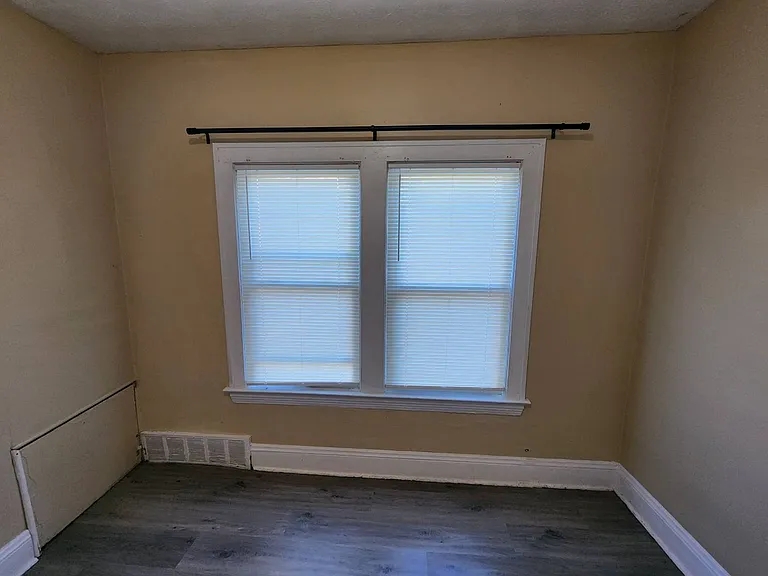 15816 Grovewood Ave — Photo 5