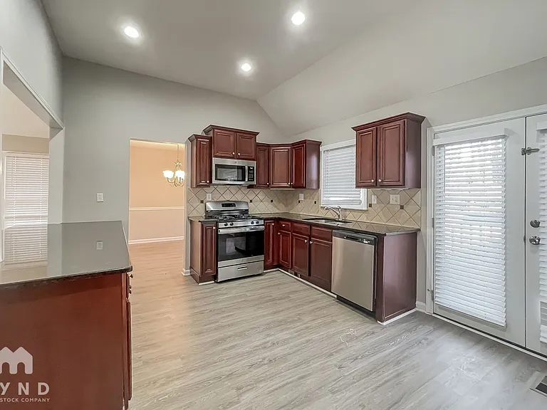 1942 Hobson Ct SW — Photo 3