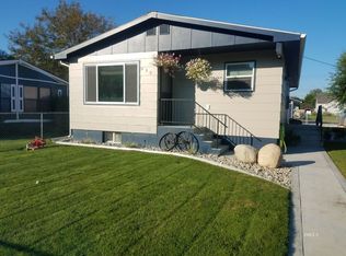430 S 6th Ave, Forsyth, MT 59327