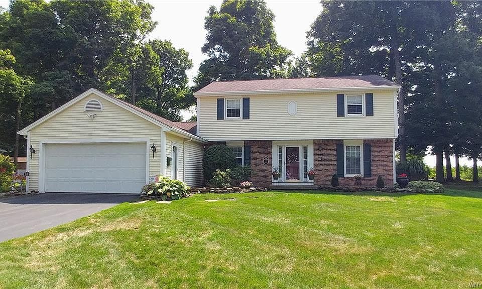 1st image of 28 Crescent Dr