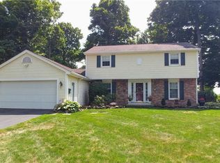 28 Crescent Dr, Akron, NY 14001