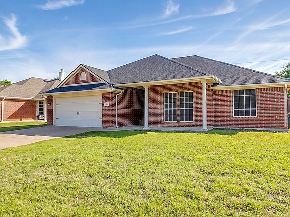 3rd image of 1024 Heberle Dr