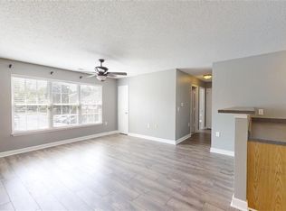 1820 Crest Hollow Dr, Winston Salem, NC 27127