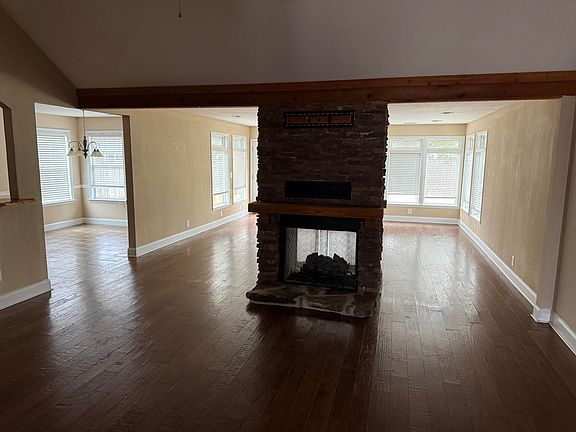 5th image of 64 Sweet Birch Dr