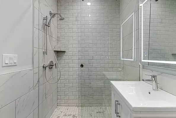 Rented by REAL New York | media 25