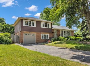 4042 Melba Ln, Burlington, ON L7L 2C3