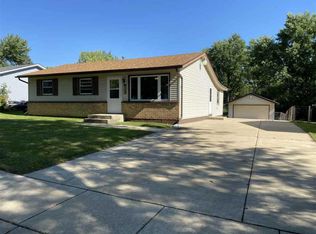5285 Bunker Hill Ct, Loves Park, IL 61111