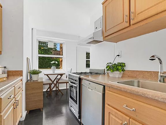 3rd image of 549 W 123rd St APT 3H
