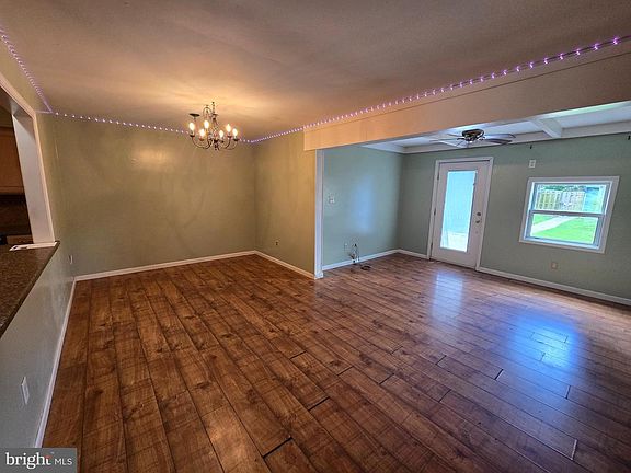 5th image of 160 Hughes Ave