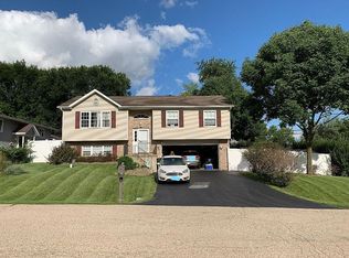 194 South Dr, Lakemoor, IL 60051