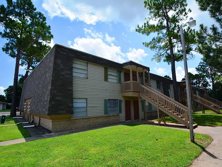 South Point Apartments — Photo 8