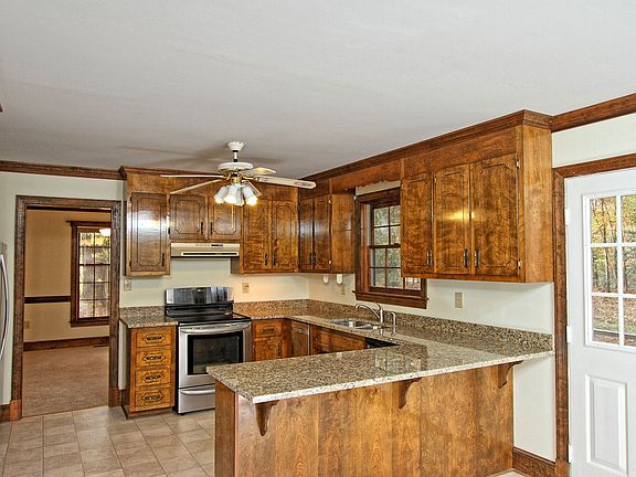 3rd image of 5390 Castlewood Dr