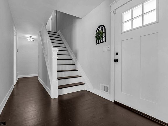 3rd image of 1117 Cambridge Ln