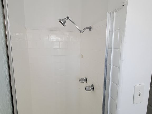 2nd image of 5940 Melrose Ave APT 5