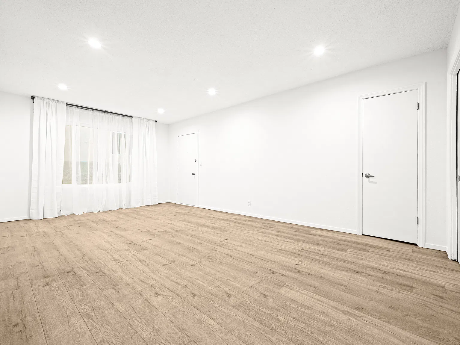1227 North Hayworth Avenue — Photo 4
