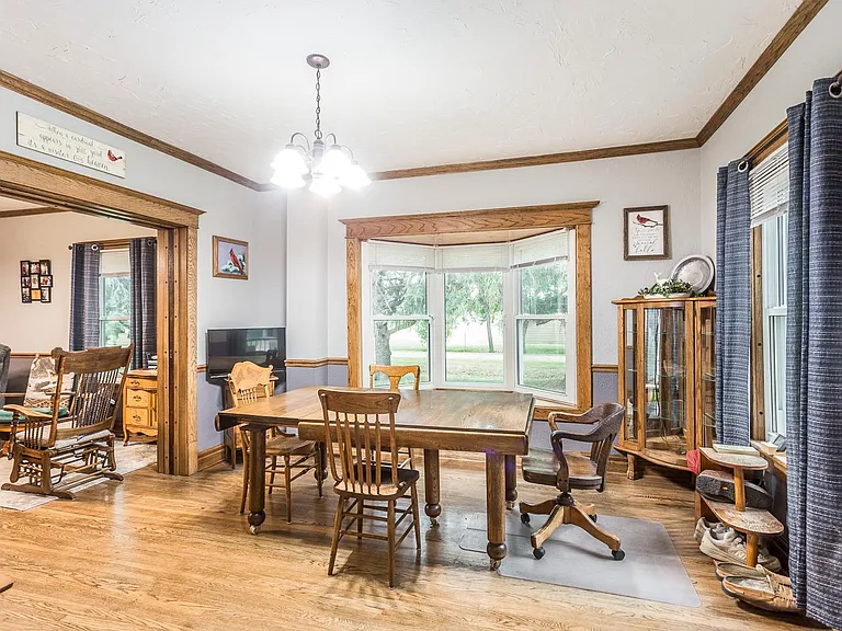 417 Valley Dr — Photo 1