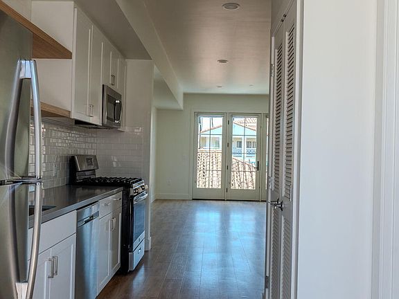 4th image of 112 E Ortega St #306