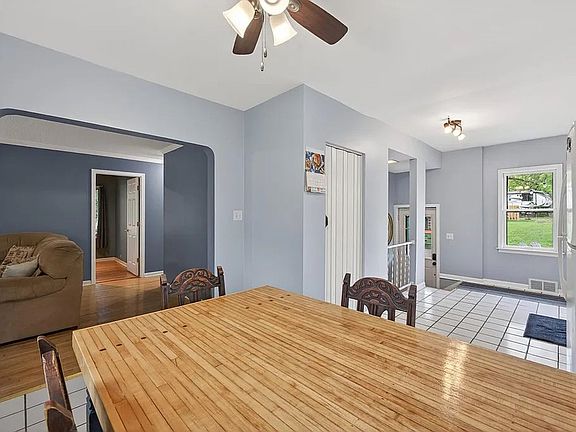 3rd image of 944 Mahtomedi Ave