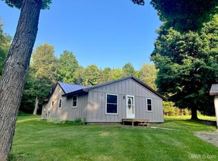 N12698 Sawyer Lake Rd, Channing, MI 49815
