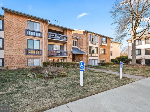 10225 Valentino Dr APT 7214, Oakton, VA 22124