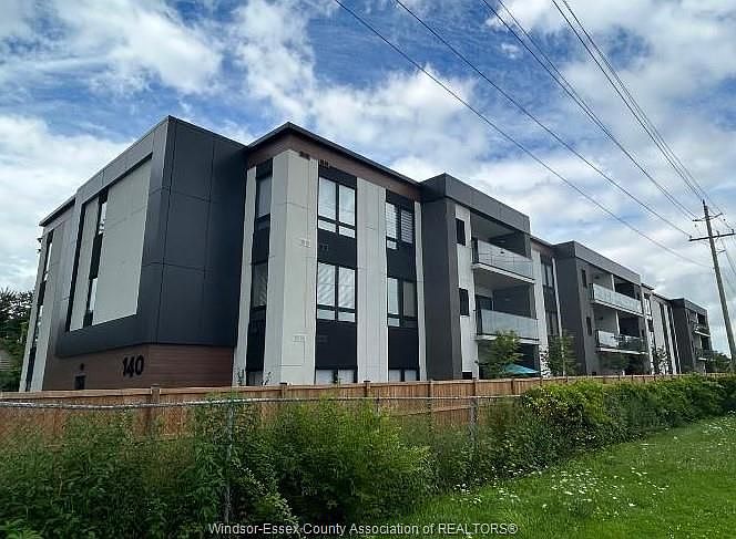 1st image of 140 Main St E #207