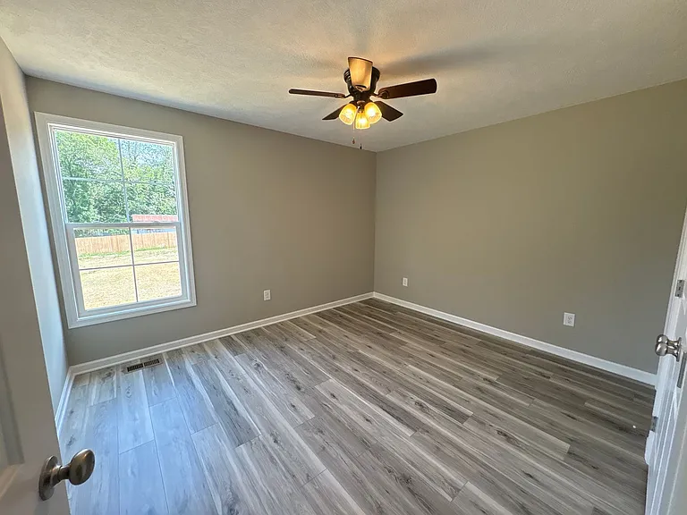 309 W Coffee St — Photo 10