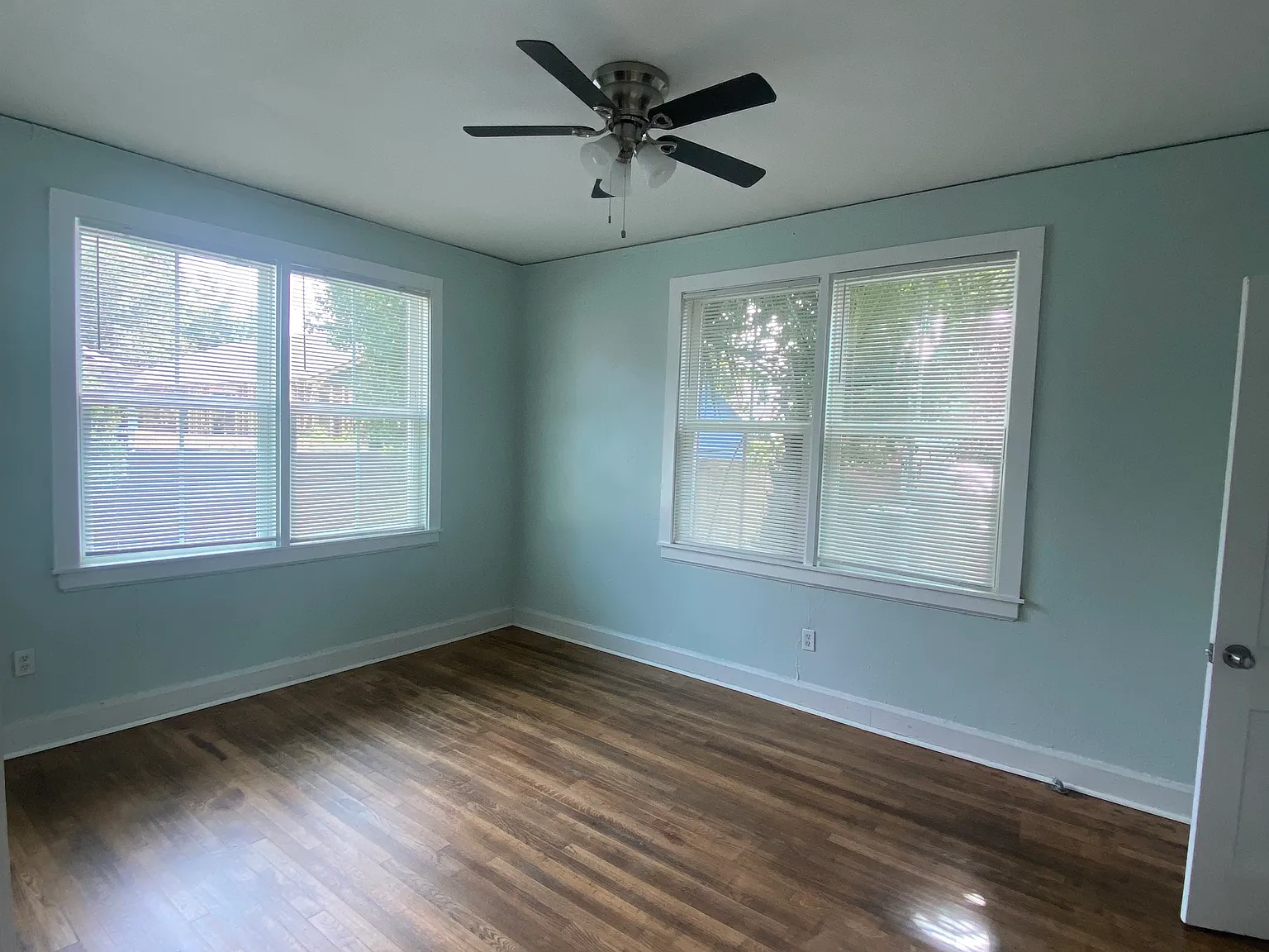 3 bed, 1300 sqft, $2,100 — Photo 4