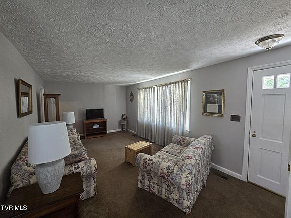 4th image of 517 Jackson St