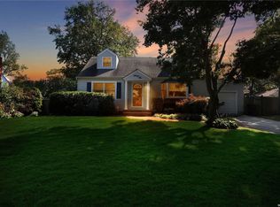 42 Elliot St, Islip, NY 11751