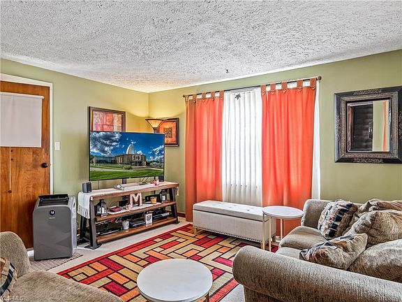 5th image of 2310 Maple Ave NE