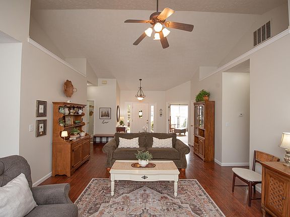 5th image of 245 W Ramey St