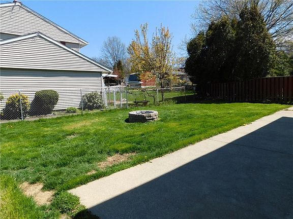 3rd image of 606 Pin Oak Dr