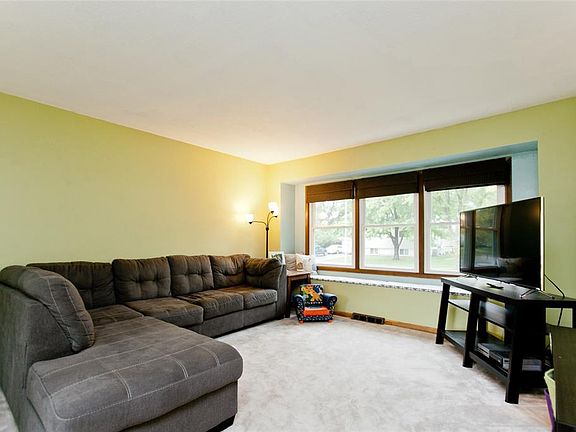2nd image of 4524 Twin Pine Dr NE