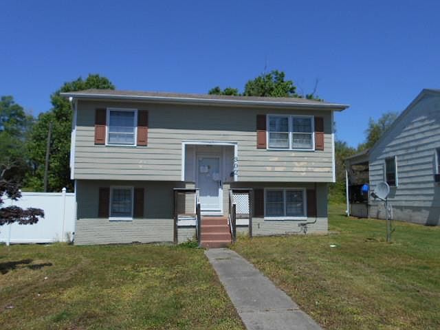 1st image of 302 McKinney St