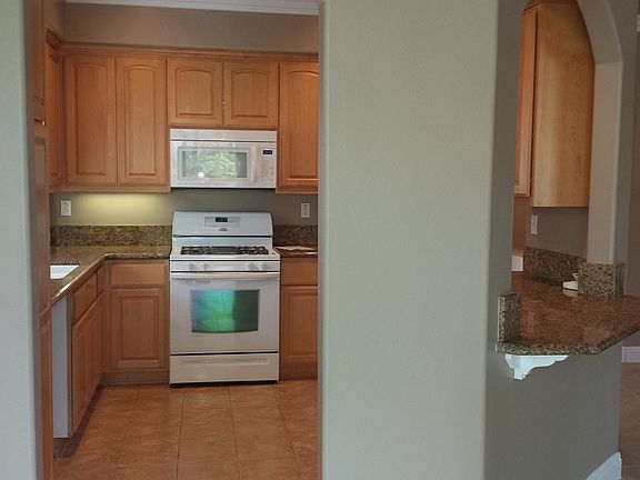 4th image of 41861 Saint Thomas Ct