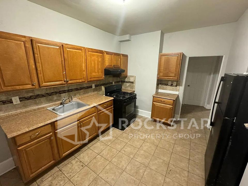 1st image of 191 Seymour Ave Floor 1