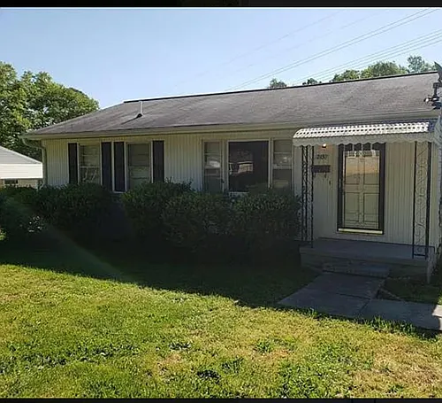 215 Dixon Cir Photo 1