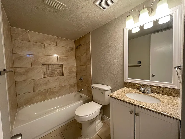 1913 Glenwick Ln — Photo 13