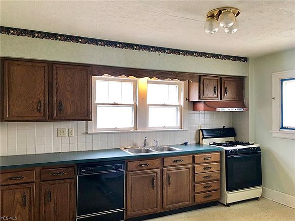 2nd image of 925 W 29th St