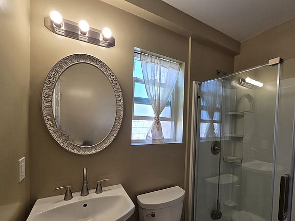 3rd image of 1153 Lauriston Dr