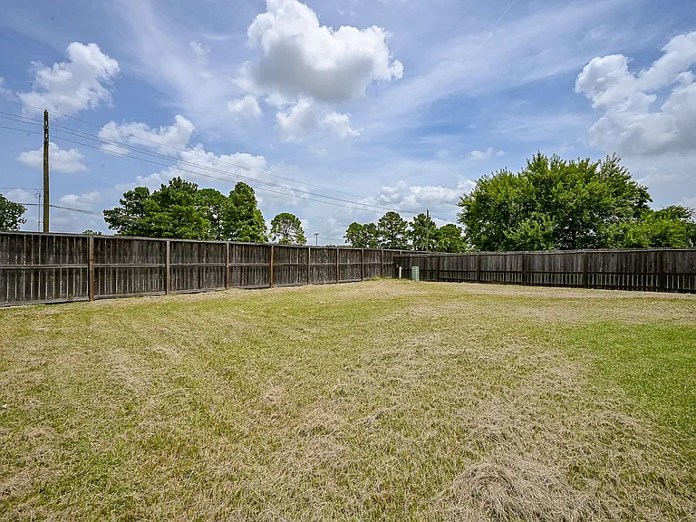 2667 Grand Canyon Dr — Photo 32