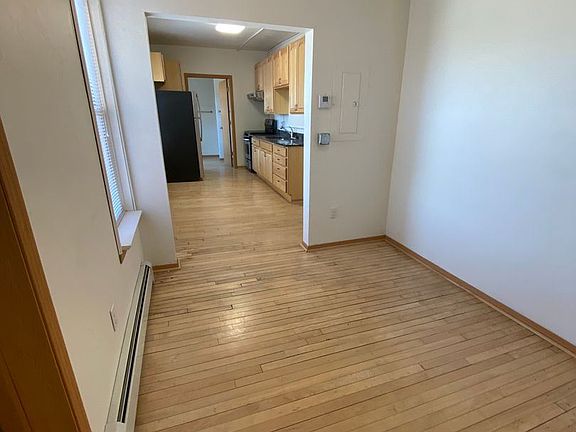 5th image of 409 N Broadway St #33