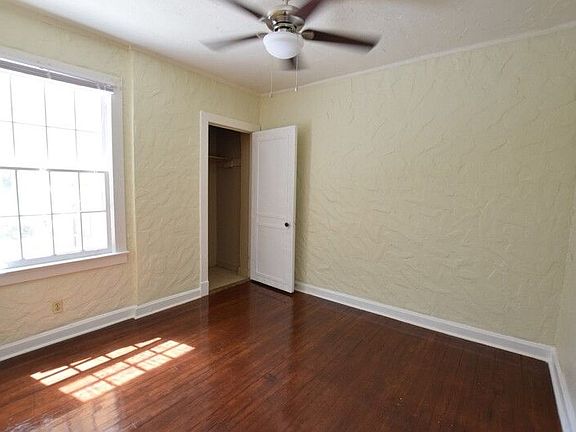 4th image of 410 E 14th St APT 105