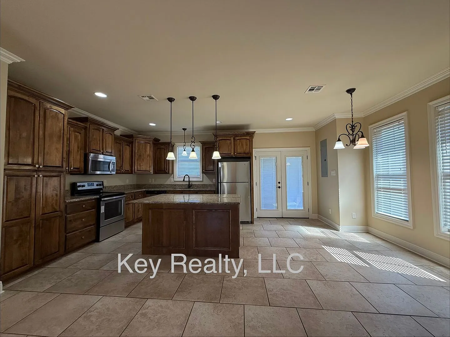 5229 Rue De Chateau - Alexandria — Photo 2