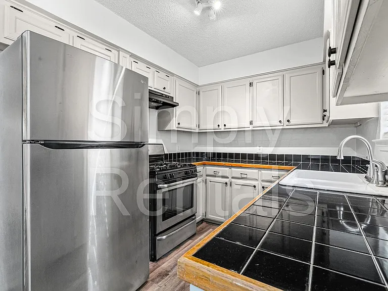 2504 Paul St — Photo 12